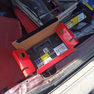 Замена аккумулятора на Suzuki Swift III 2004 - 2011 1.3 (92 л.с.) Замена аккумулятора на Suzuki Swift III 2004 - 2011 1.3 (92 л.с.)