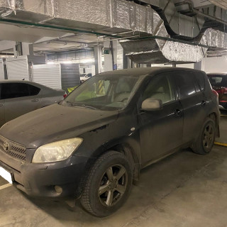 Замена аккумулятора на Toyota RAV 4 II (XA20) Рестайлинг 2003 - 2006 1.8 (125 л.с.) Замена аккумулятора на Toyota RAV 4 II (XA20) Рестайлинг 2003 - 2006 1.8 (125 л.с.)