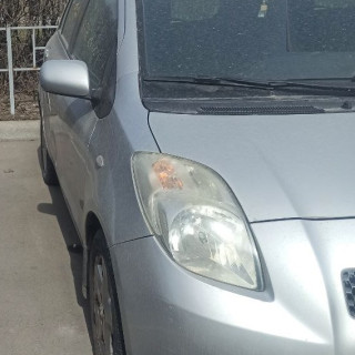 Замена аккумулятора на Toyota Yaris II Рестайлинг 2009 - 2012 1.0 (69 л.с.) Замена аккумулятора на Toyota Yaris II Рестайлинг 2009 - 2012 1.0 (69 л.с.)