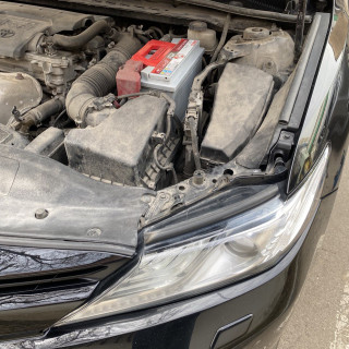 Замена аккумулятора на Toyota Camry VIII (XV70) 2017 - 2021 2.0 150 л.c.  Замена аккумулятора на Toyota Camry VIII (XV70) 2017 - 2021 2.0 150 л.c.
