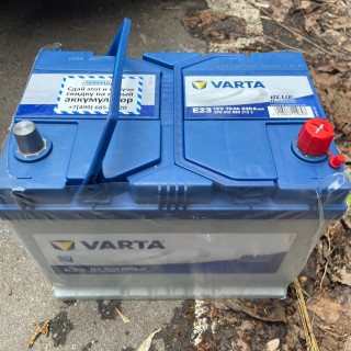 Замена аккумулятора на Toyota Camry VII (XV50) 2011 - 2014 2.5 (181 л.с.) Замена аккумулятора на Toyota Camry VII (XV50) 2011 - 2014 2.5 (181 л.с.)