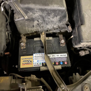 Замена аккумулятора на Toyota Highlander I (U20) 2001 - 2003 2.4 (157 л.с.) Замена аккумулятора на Toyota Highlander I (U20) 2001 - 2003 2.4 (157 л.с.)